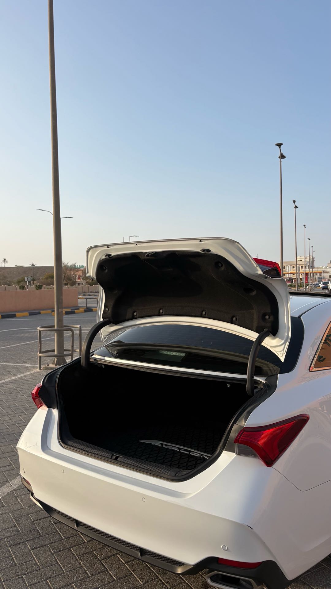 Car Image 2019 TOYOTA AVALON LIMITED