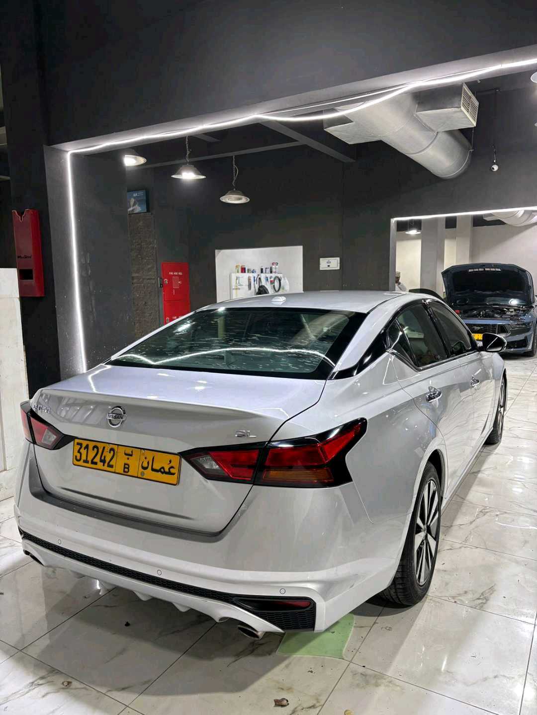 Car Image 2019 NISSAN ALTIMA SR