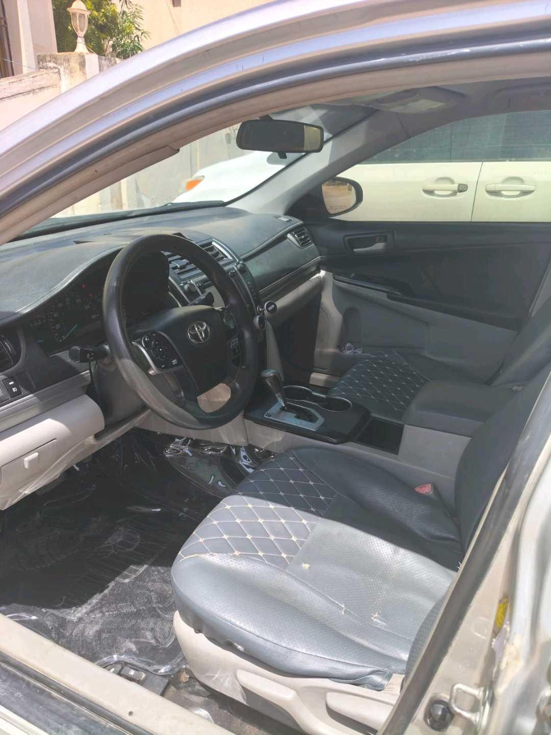 Car Image 2014 TOYOTA CAMRY LE