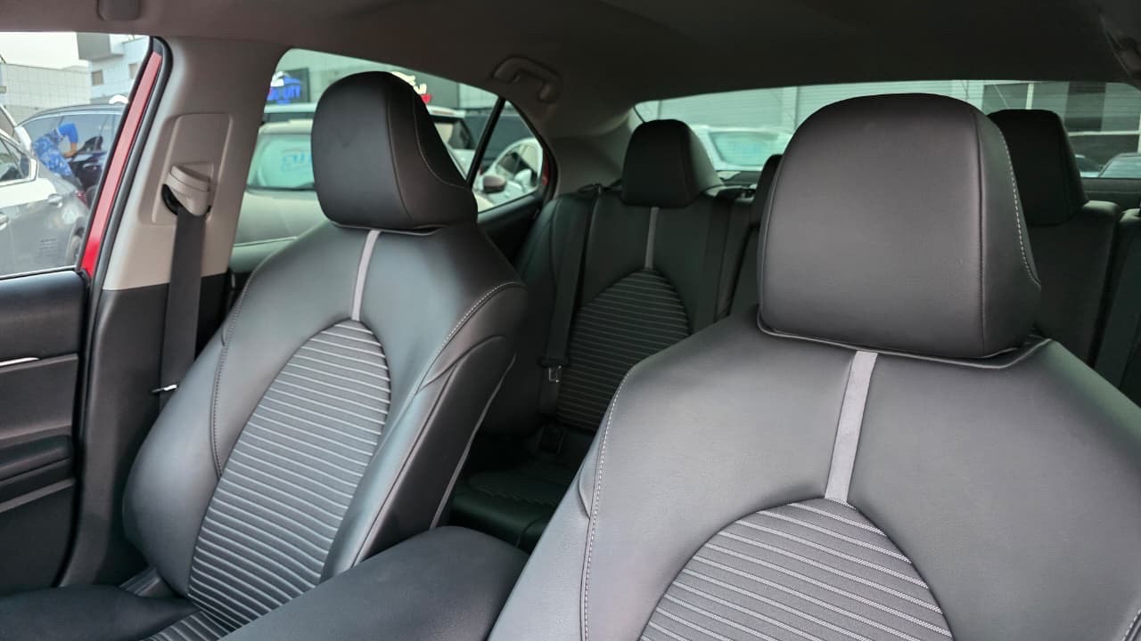 Car Image 2021 TOYOTA CAMRY SE