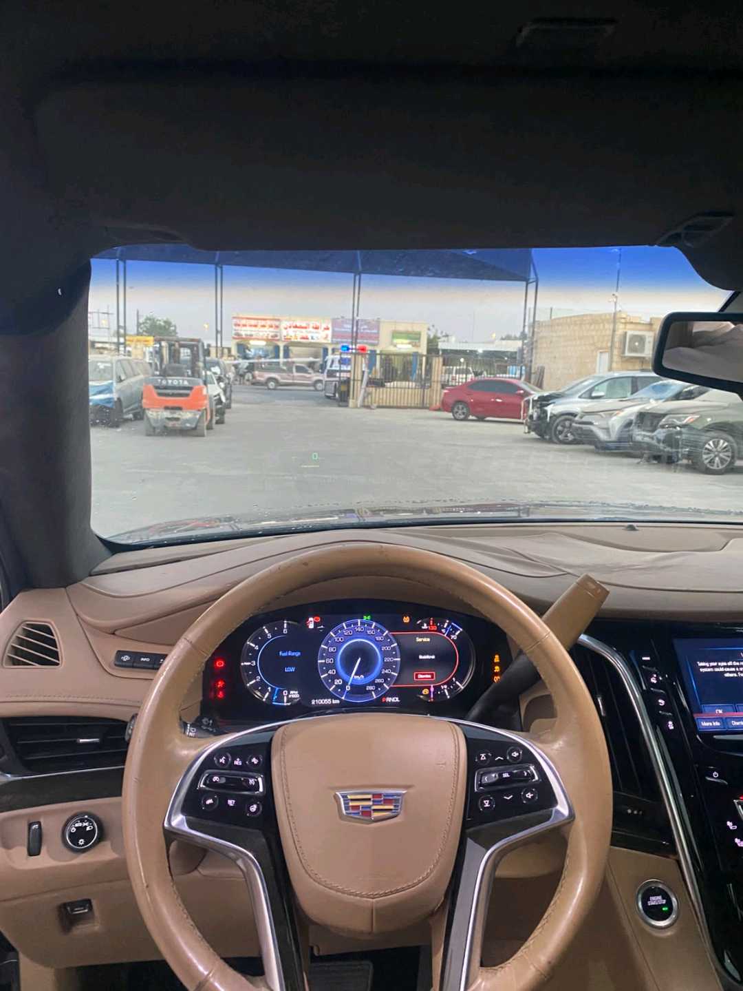 Car Image 2018 CADILLAC ESCALADE Platinum