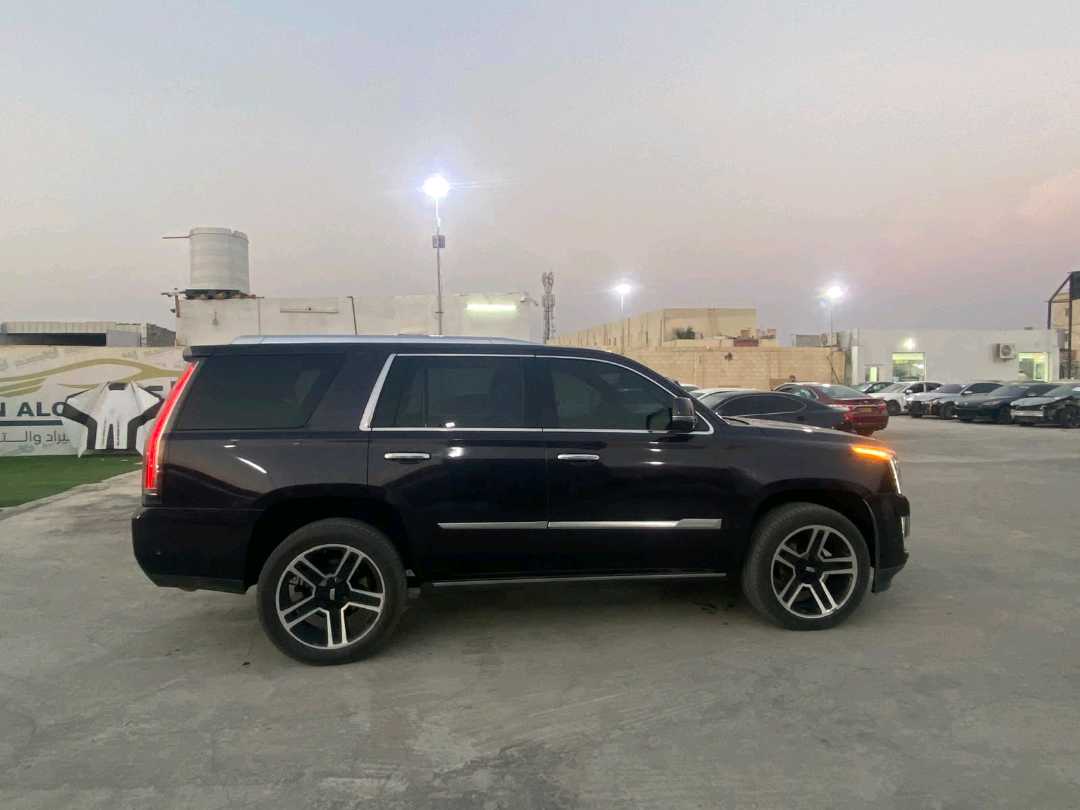 Car Image 2018 CADILLAC ESCALADE Platinum
