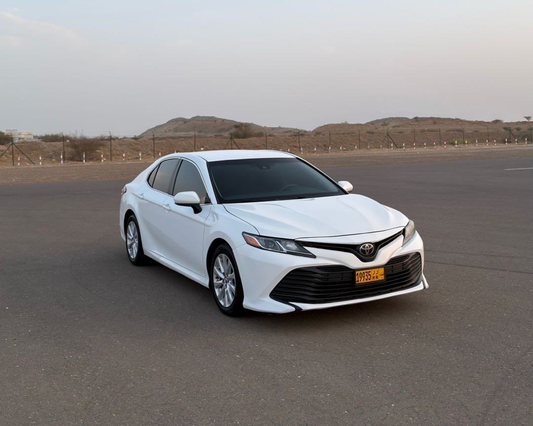 Car Image 2019 TOYOTA CAMRY LE