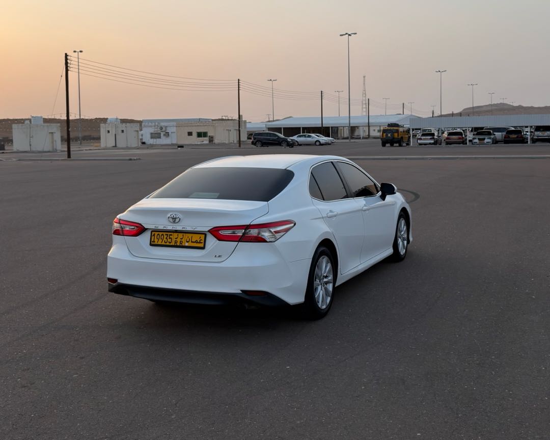 Car Image 2019 TOYOTA CAMRY LE