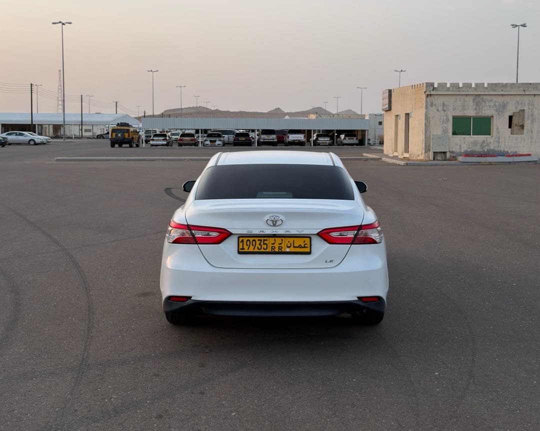 Car Image 2019 TOYOTA CAMRY LE