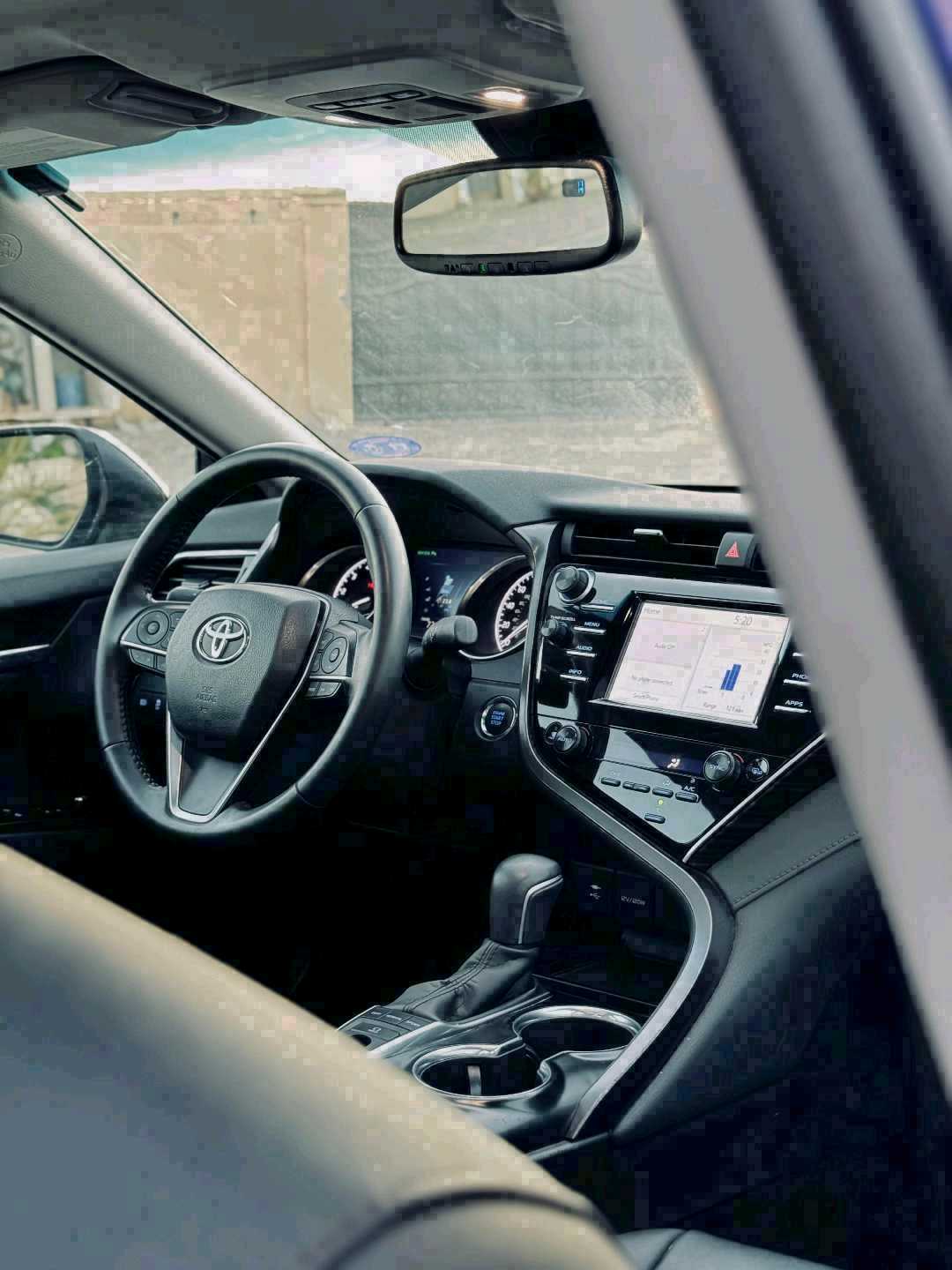 Car Image 2018 TOYOTA CAMRY XLE