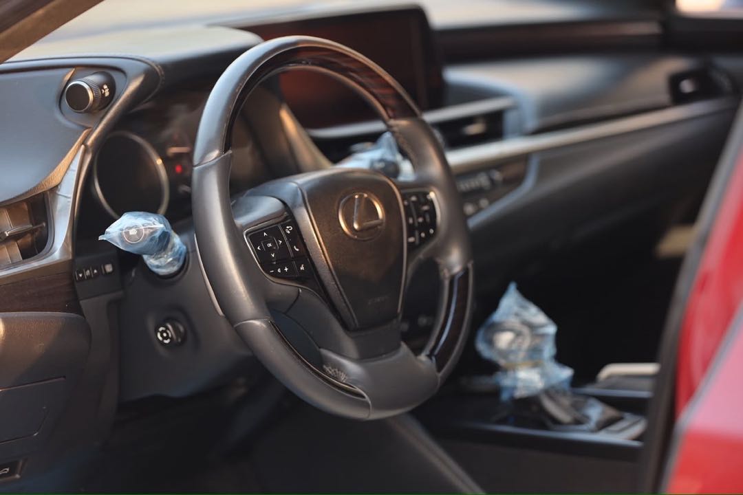 Car Image 2019 LEXUS ES 350