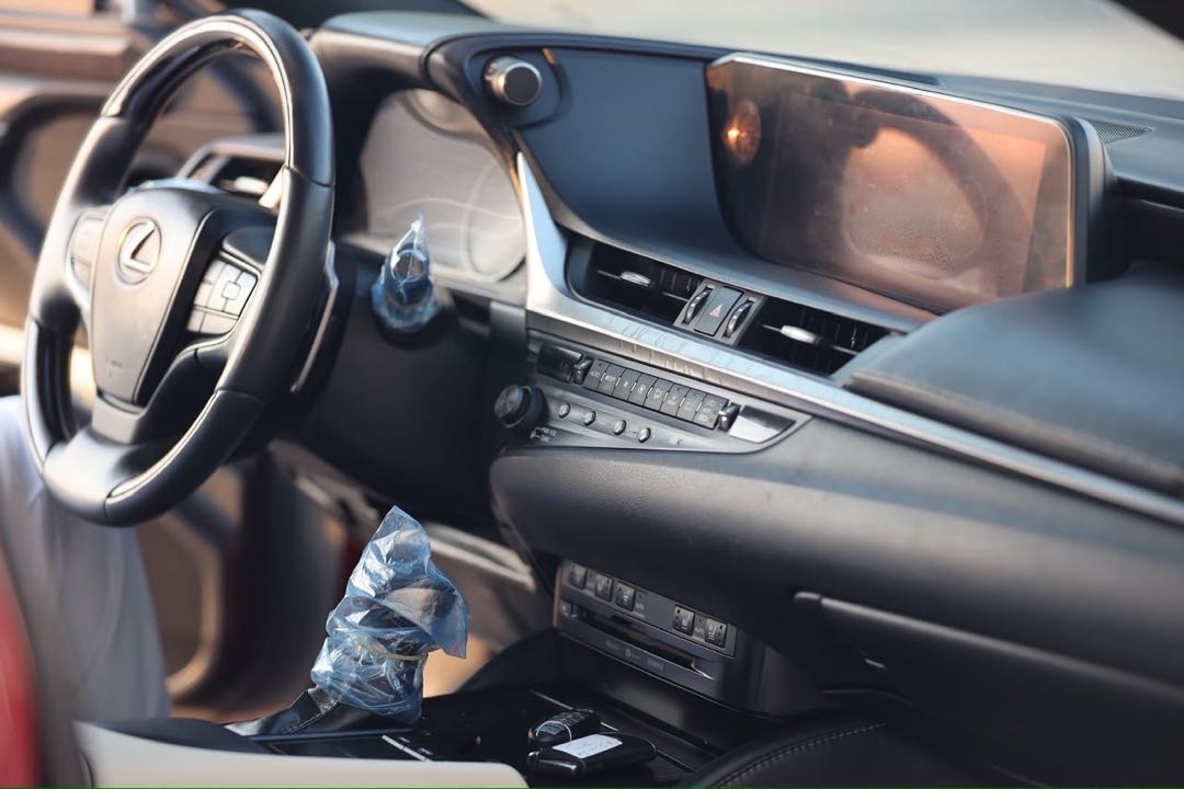 Car Image 2019 LEXUS ES 350