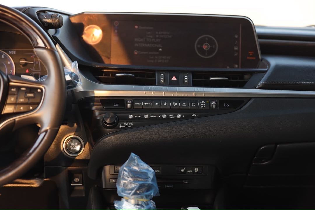 Car Image 2019 LEXUS ES 350