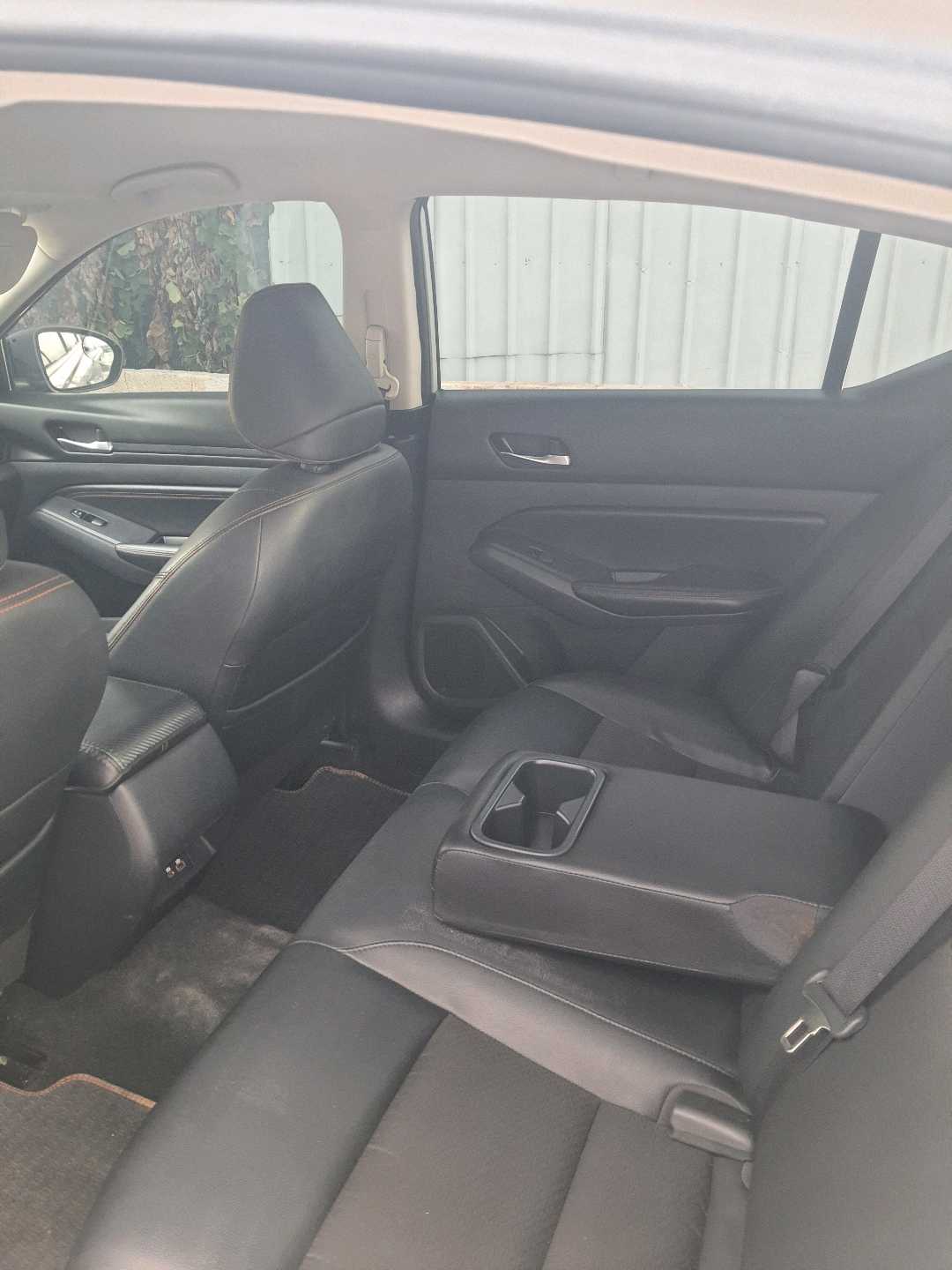 Car Image 2019 NISSAN ALTIMA SR