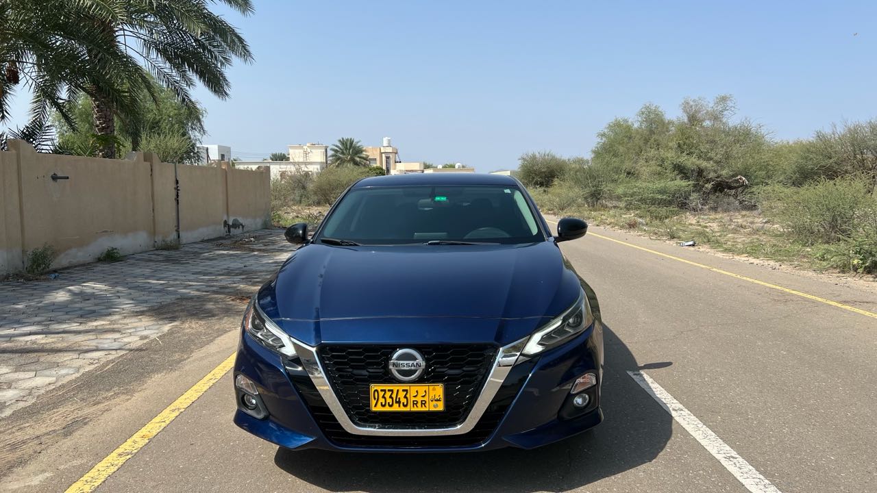 Car Image 2019 NISSAN ALTIMA SR