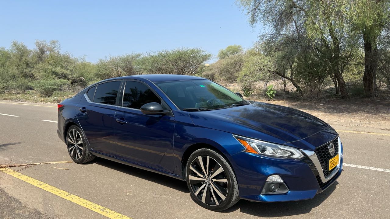 Car Image 2019 NISSAN ALTIMA SR