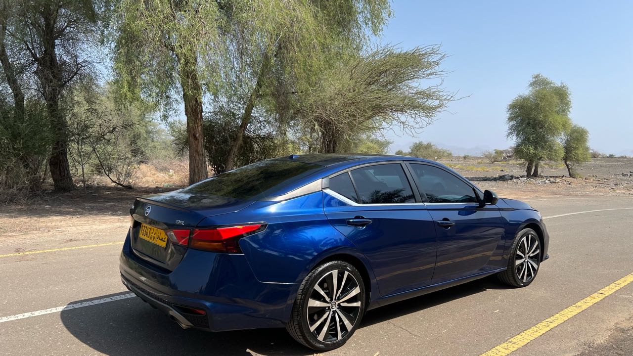 Car Image 2019 NISSAN ALTIMA SR