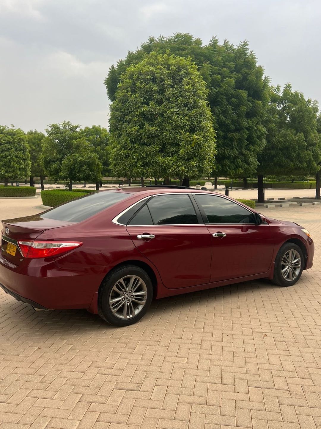 Car Image 2015 TOYOTA CAMRY SE
