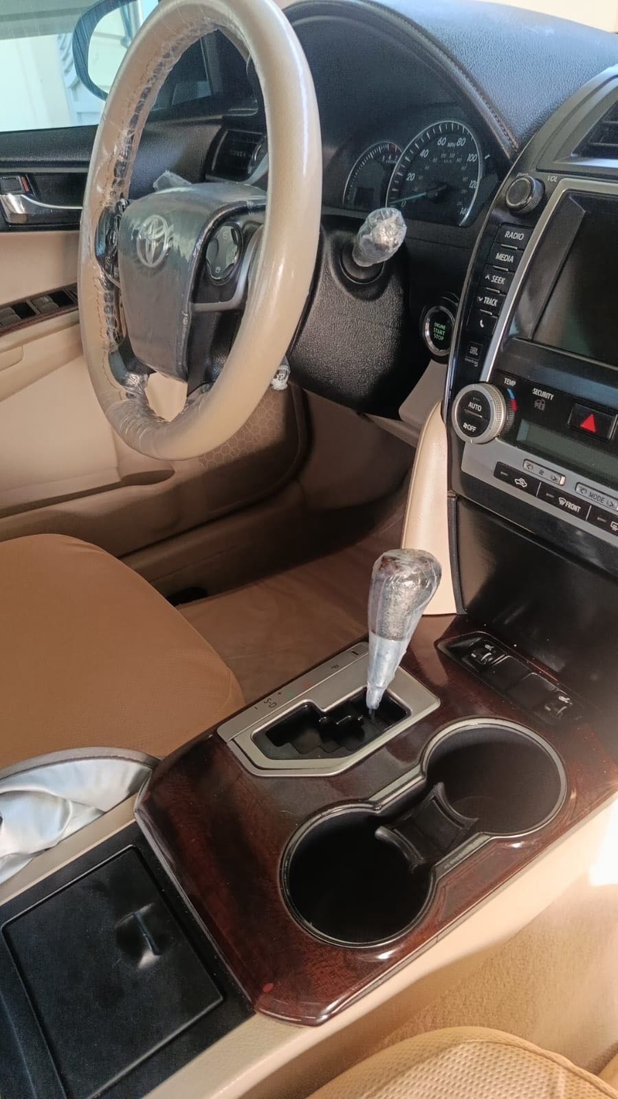 Car Image 2012 TOYOTA CAMRY XLE