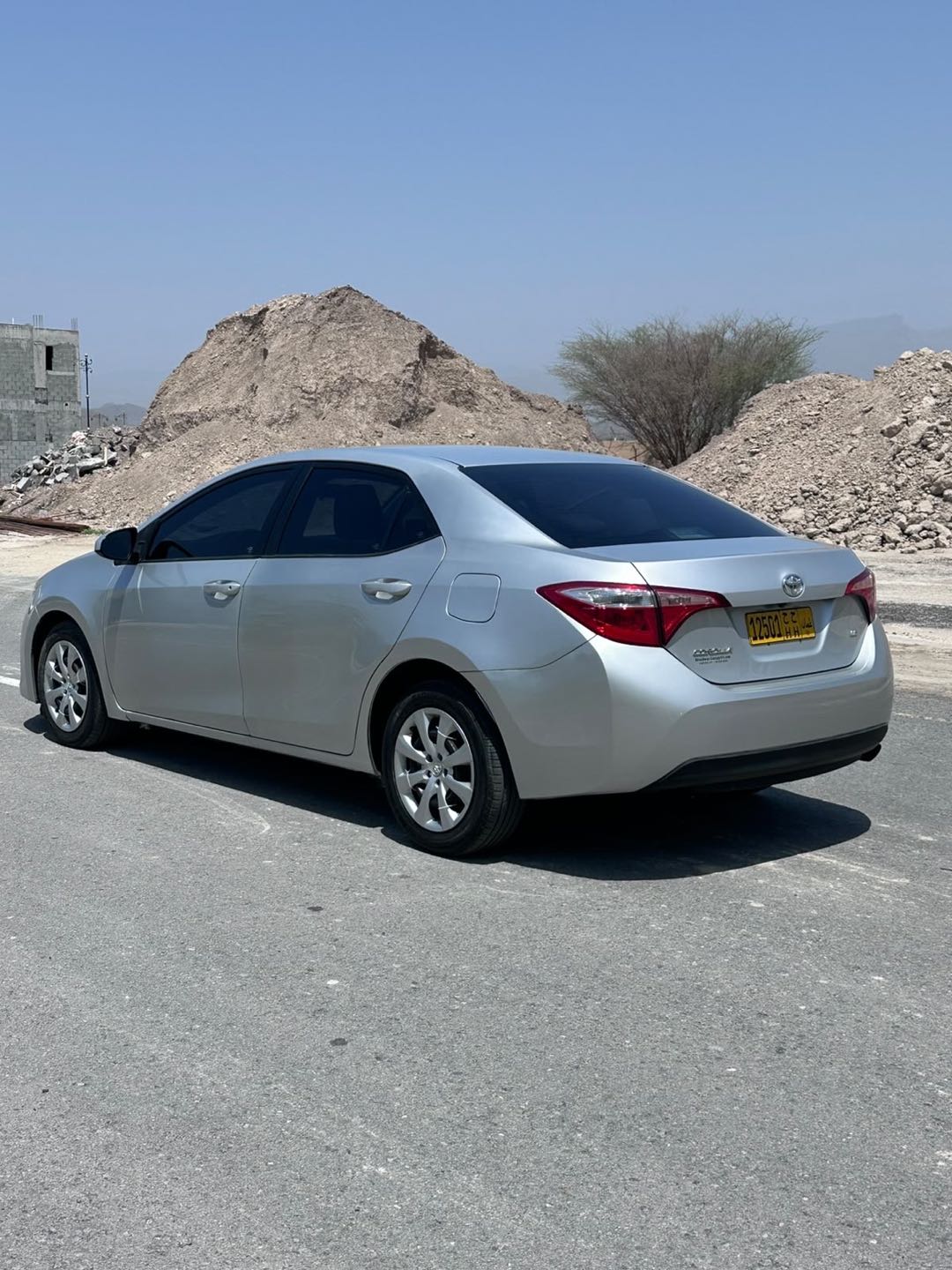 Car Image 2017 TOYOTA COROLLA LE