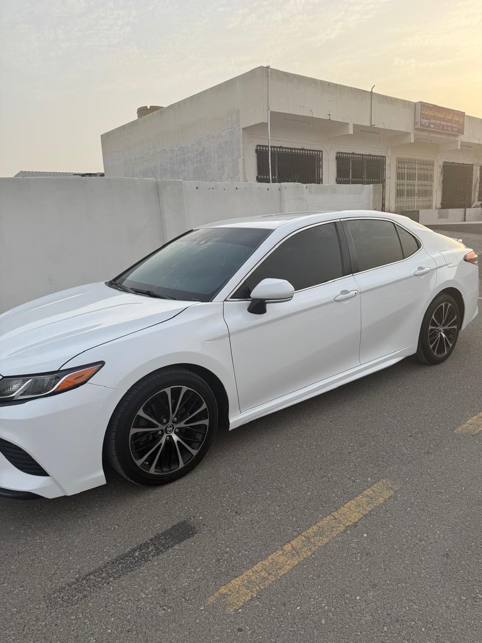 Car Image 2018 TOYOTA CAMRY SE