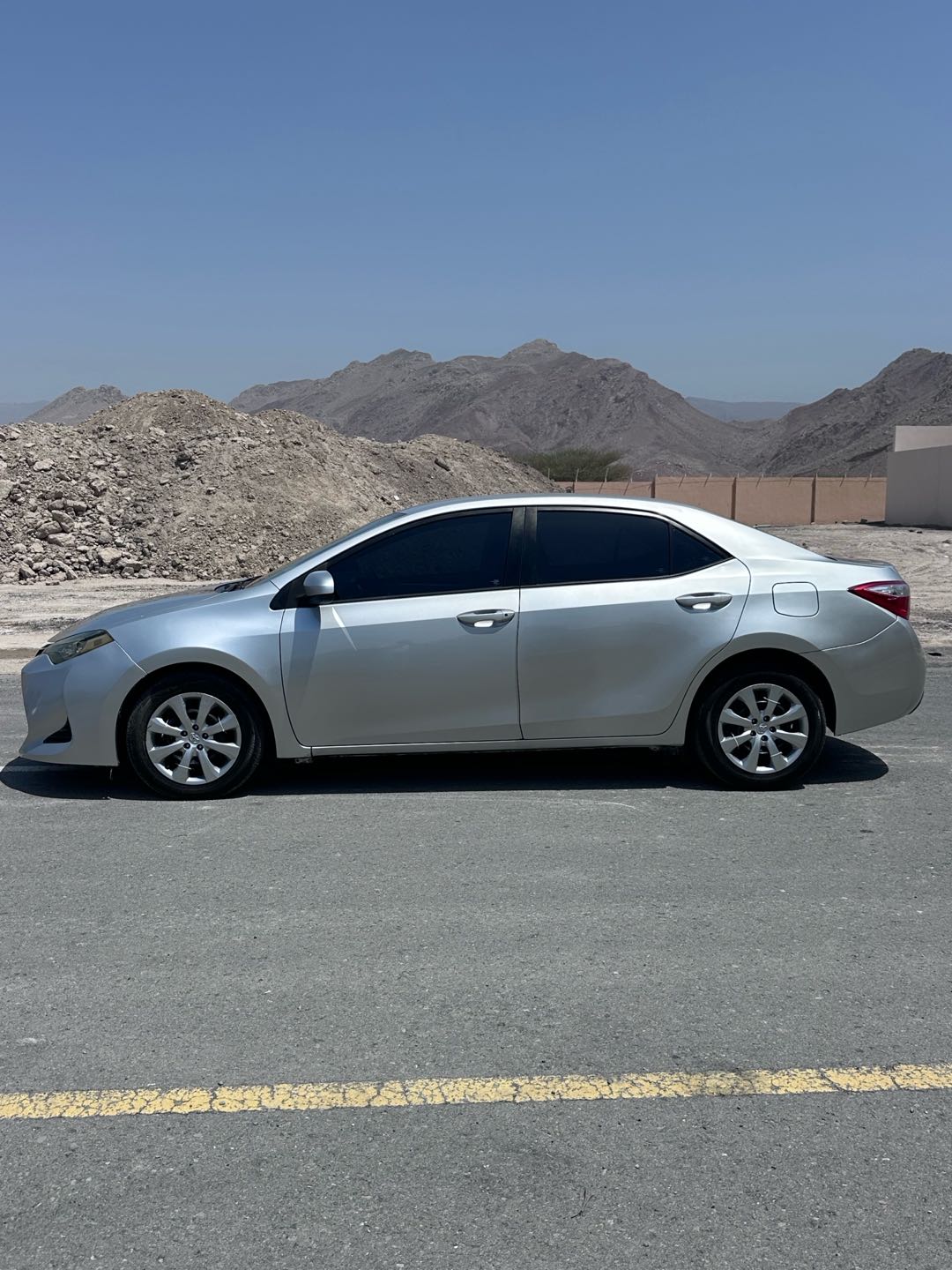 Car Image 2017 TOYOTA COROLLA LE