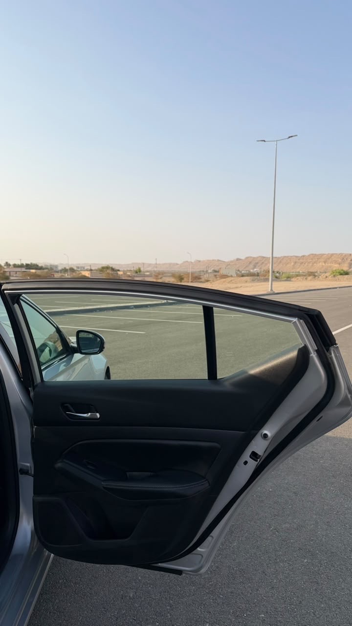 Car Image 2019 NISSAN ALTIMA SV
