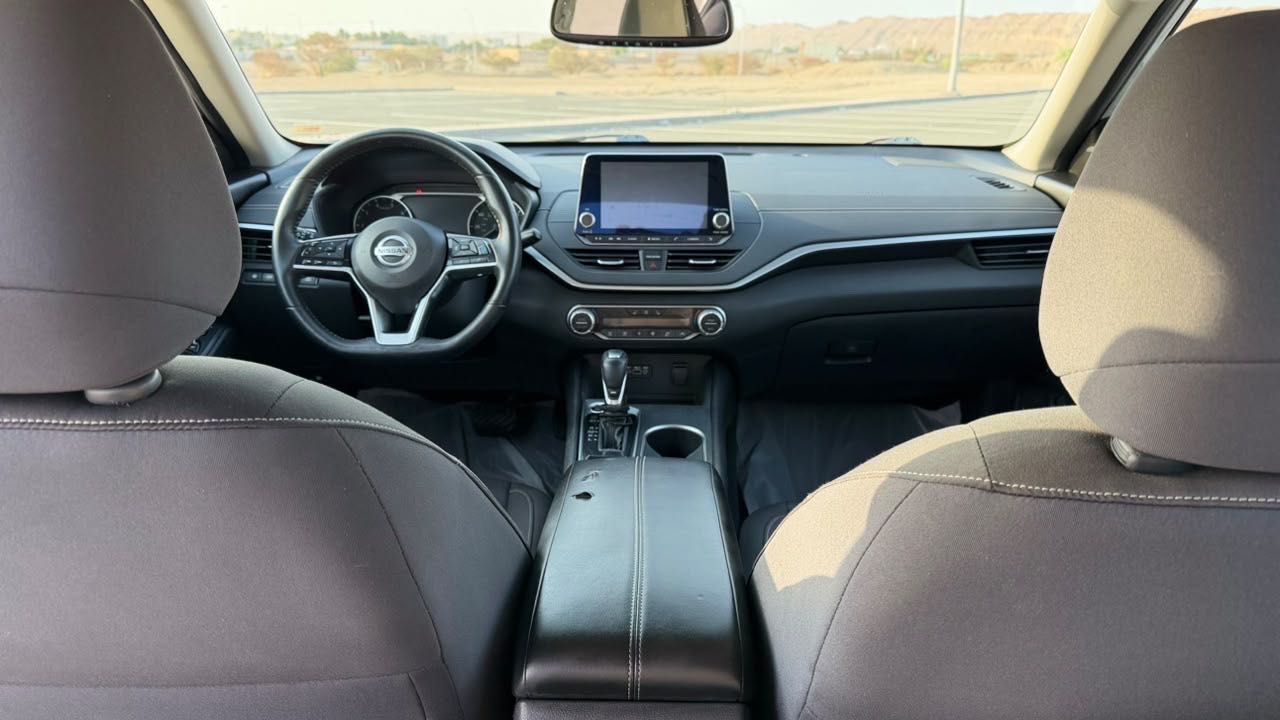 Car Image 2019 NISSAN ALTIMA SV