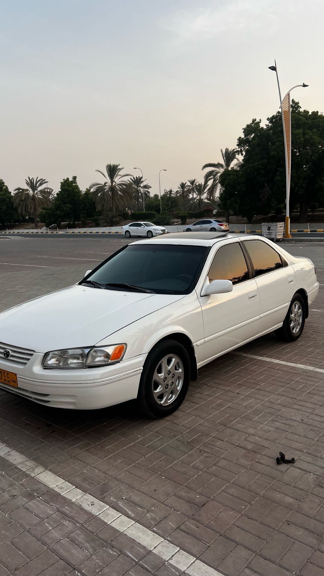Car Image 1999 TOYOTA CAMRY LE