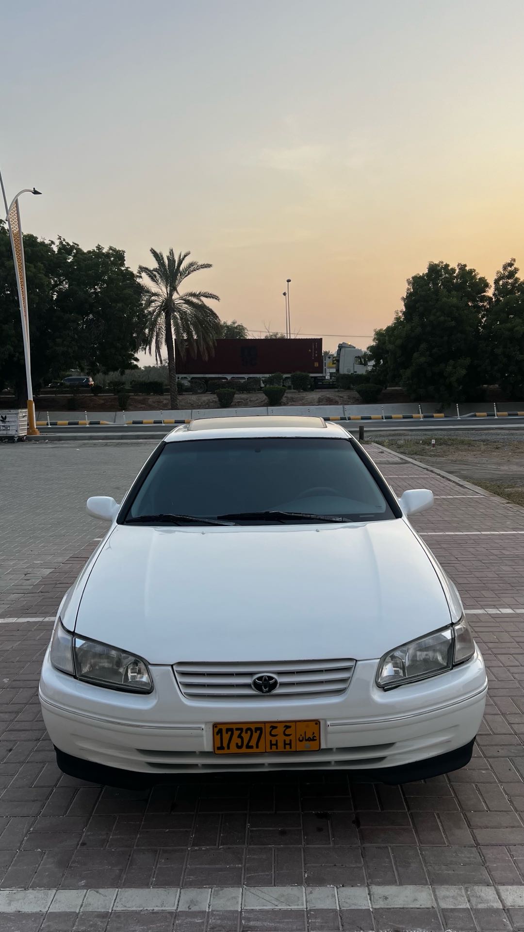 Car Image 1999 TOYOTA CAMRY LE
