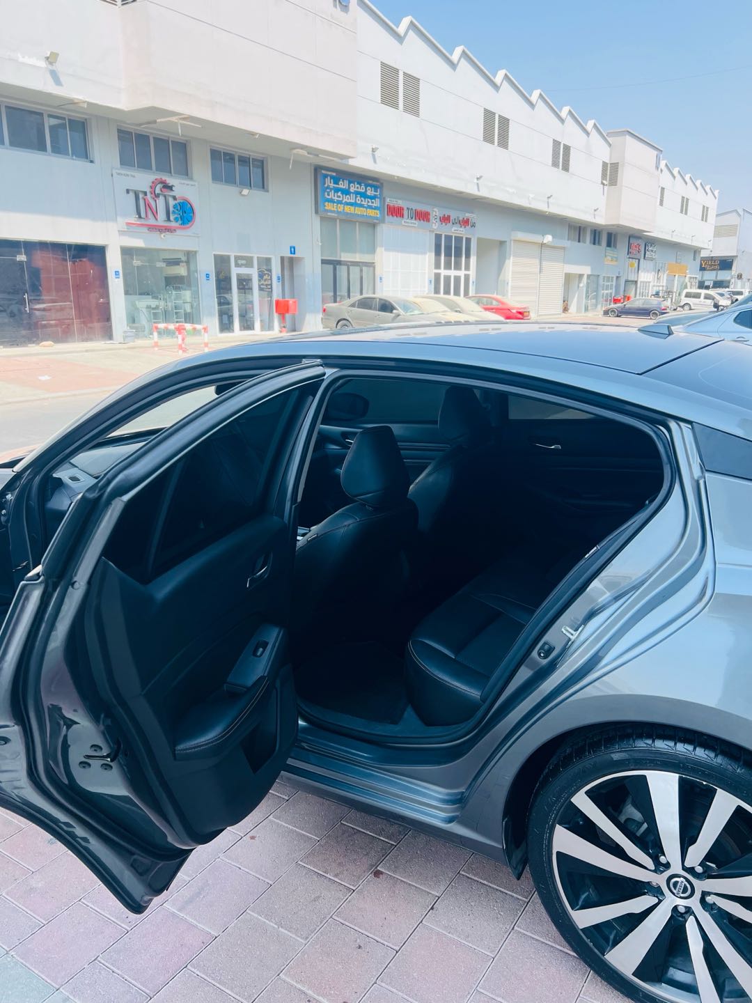 Car Image 2019 NISSAN ALTIMA SR