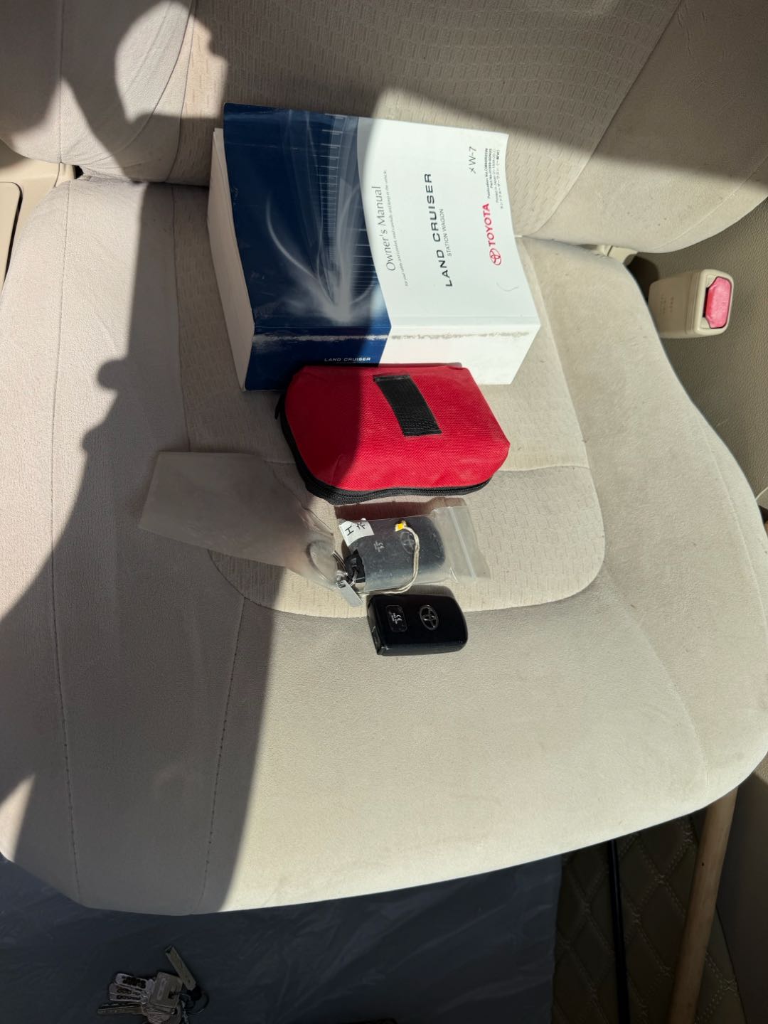 Car Image 2019 TOYOTA LAND CRUISER GX