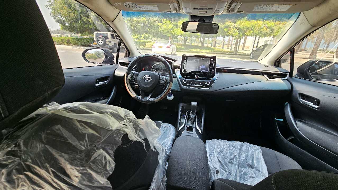 Car Image 2020 TOYOTA COROLLA LE