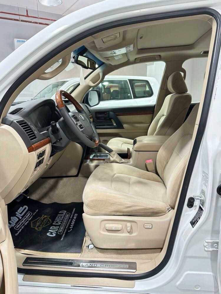 Car Image 2014 TOYOTA LAND CRUISER GX.R