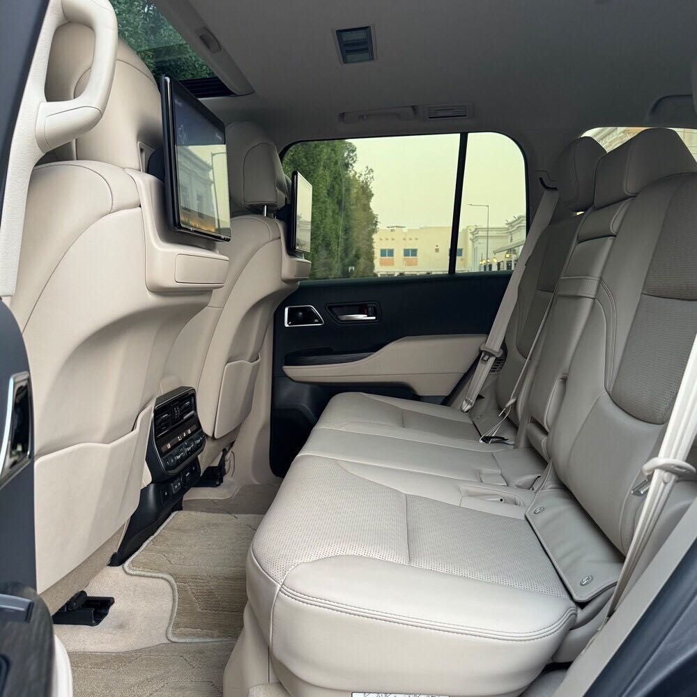 Car Image 2024 TOYOTA LAND CRUISER VX.R
