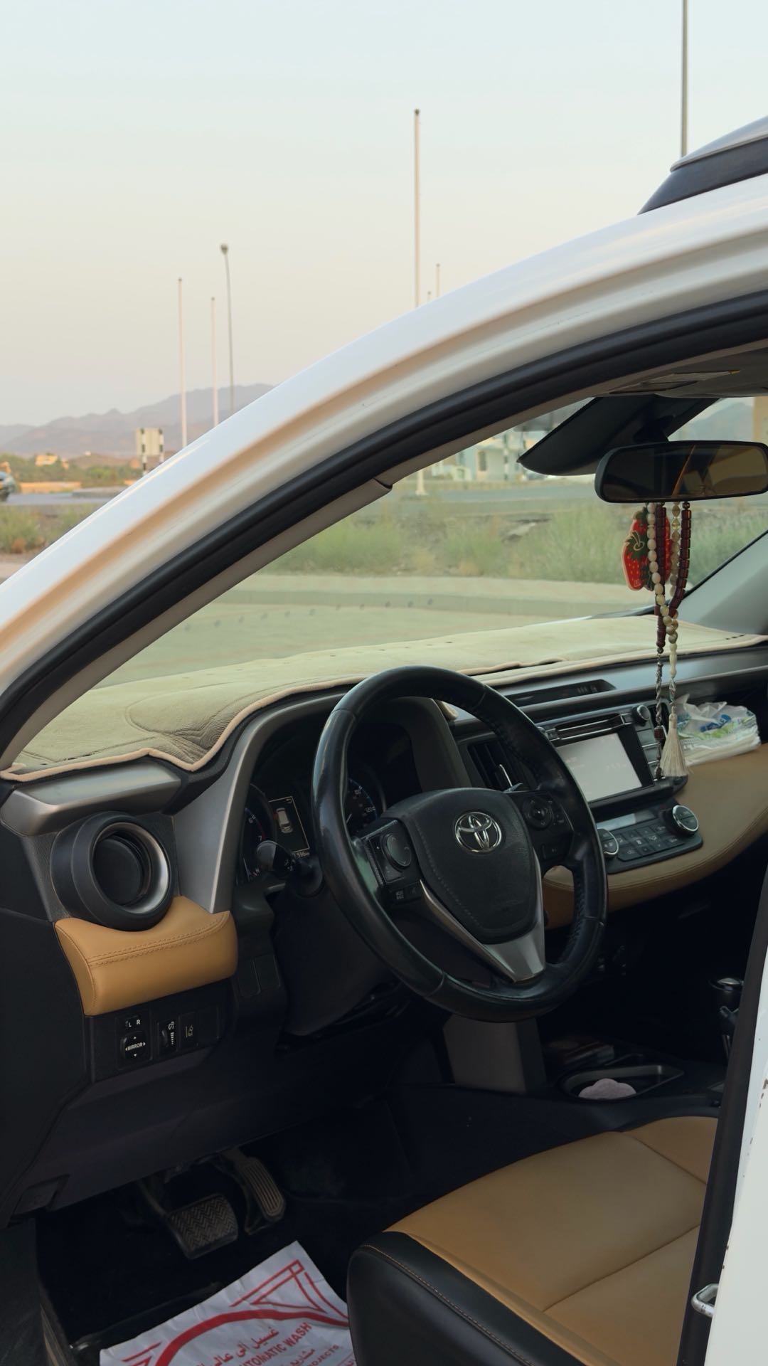 Car Image 2018 TOYOTA RAV4 XLE
