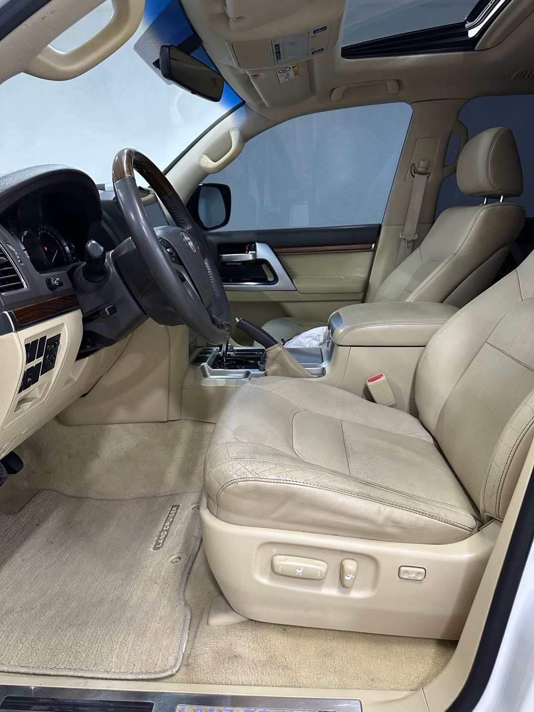 Car Image 2016 TOYOTA LAND CRUISER VX.E