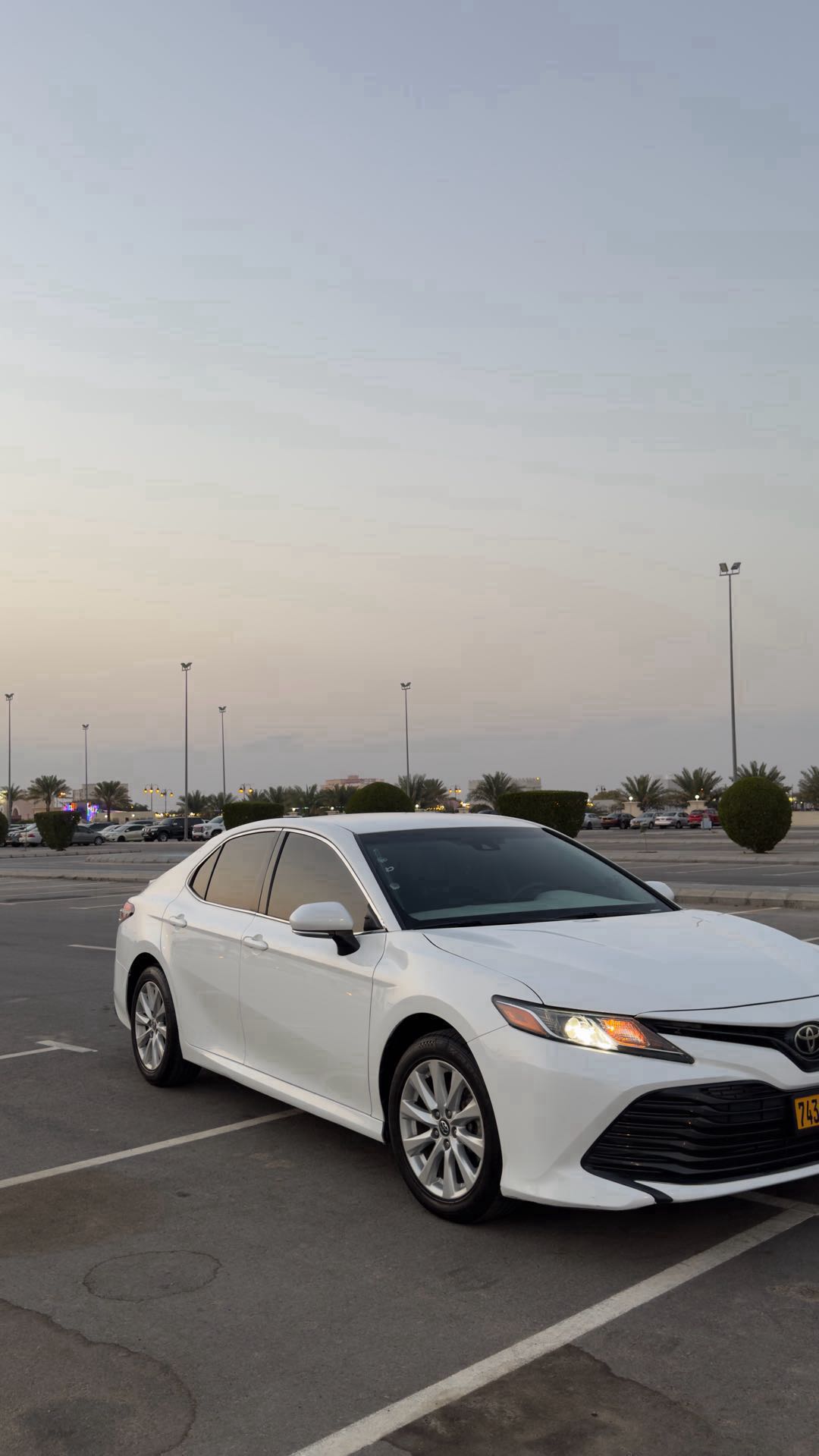 Car Image 2018 TOYOTA CAMRY LE