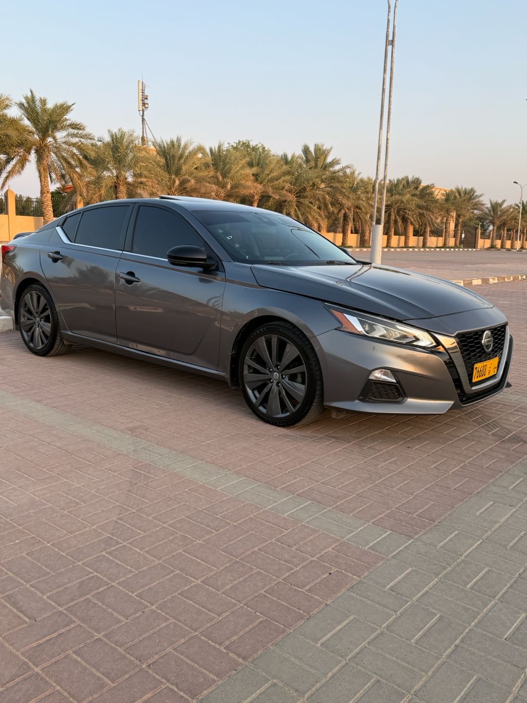 Car Image 2020 NISSAN ALTIMA SR