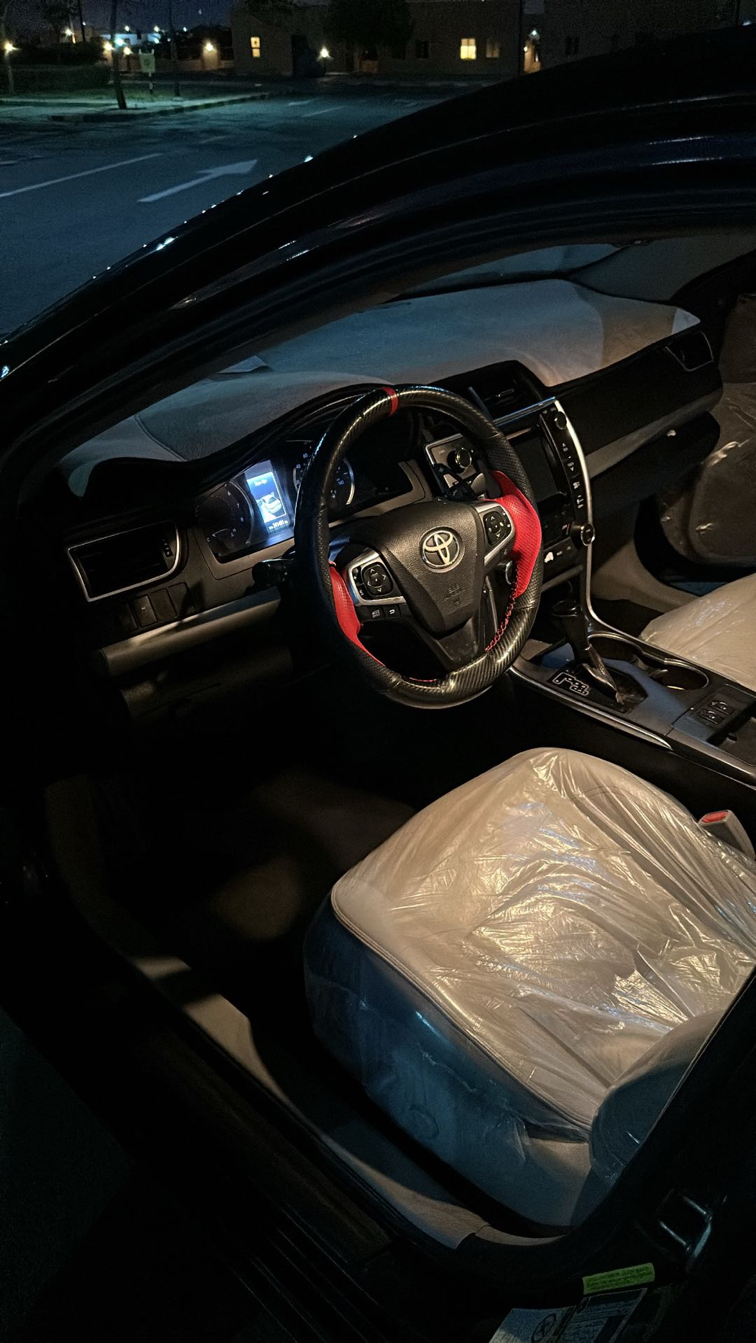 Car Image 2015 TOYOTA CAMRY XSE