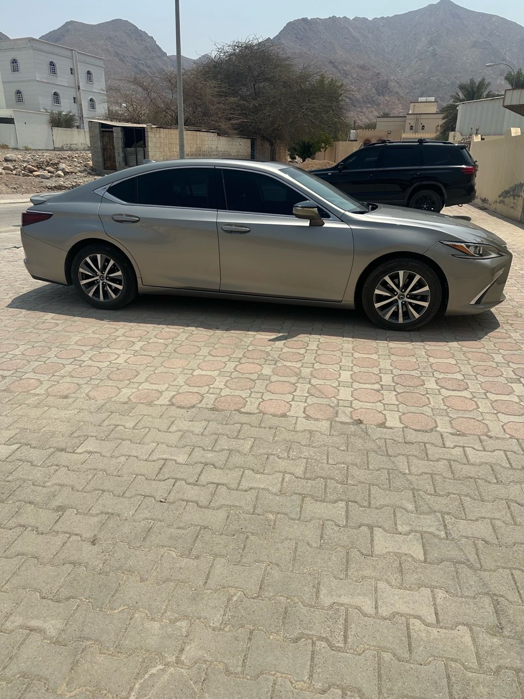 Car Image 2019 LEXUS ES 