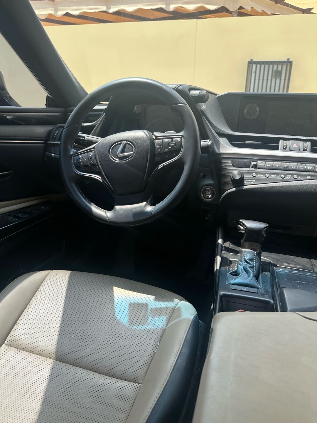 Car Image 2019 LEXUS ES 