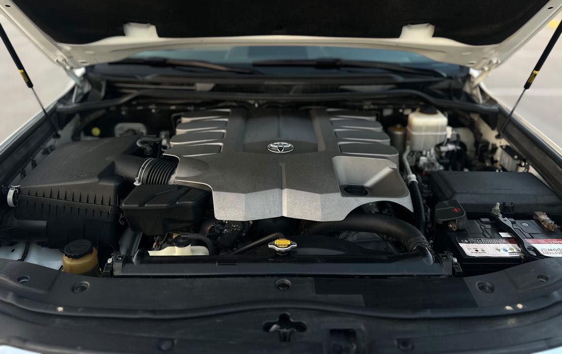 Car Image 2015 TOYOTA LAND CRUISER 