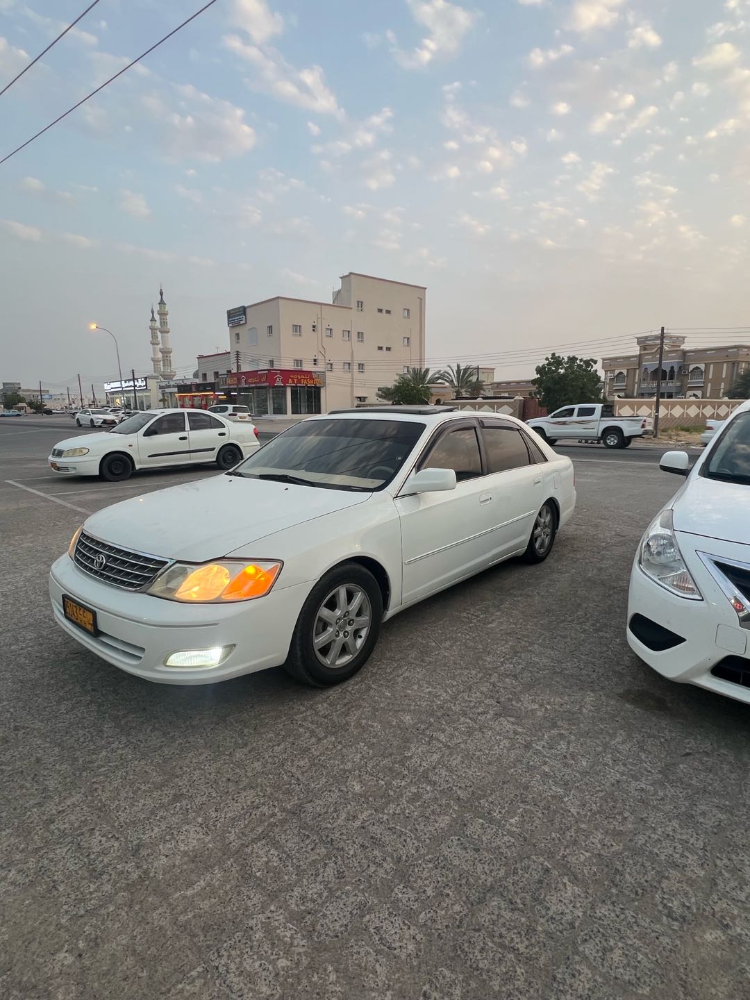 Car Image 2000 TOYOTA AVALON XLE