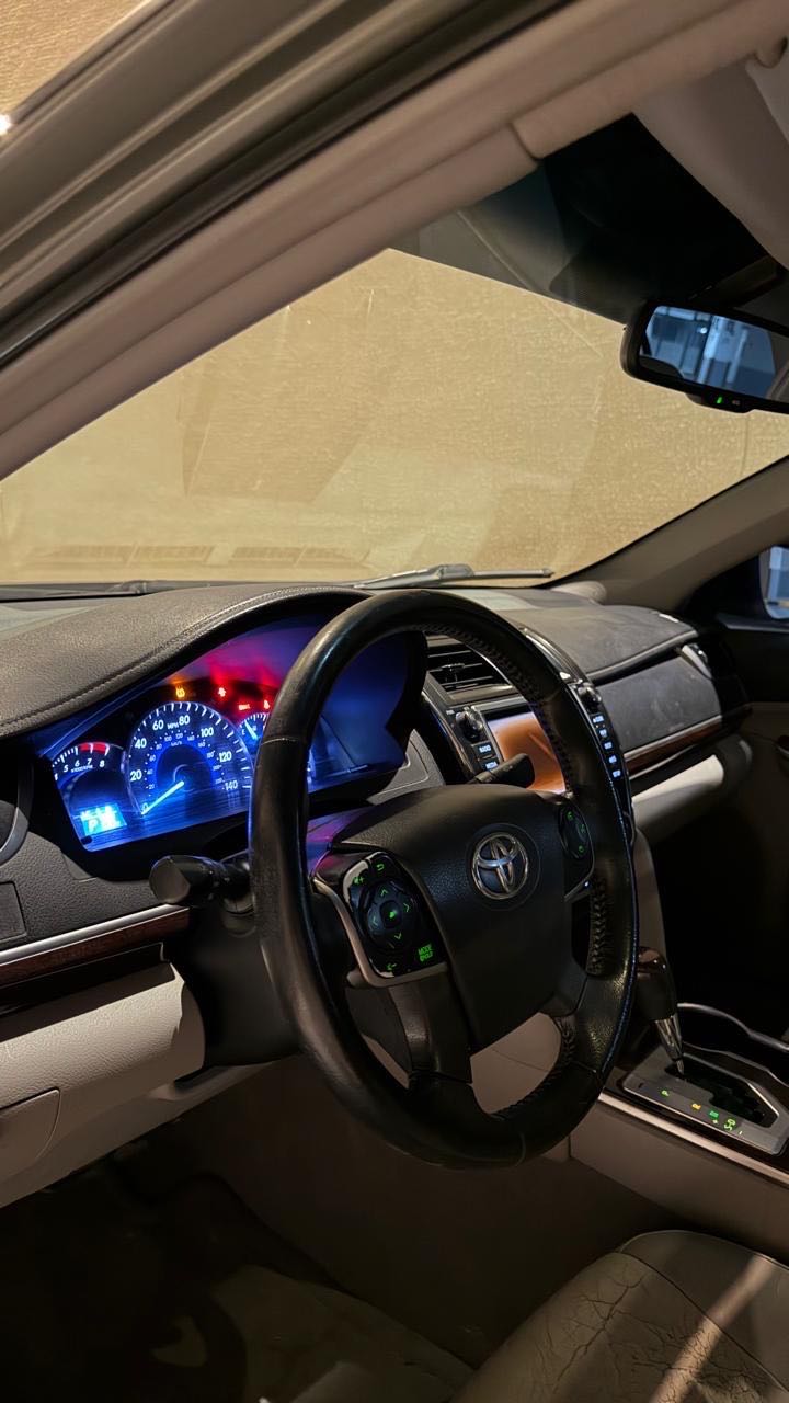 Car Image 2012 TOYOTA CAMRY SE