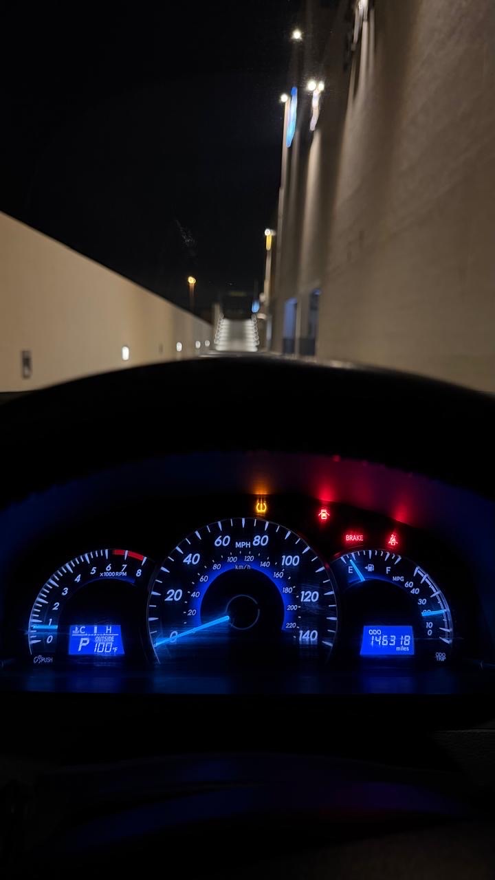 Car Image 2012 TOYOTA CAMRY SE
