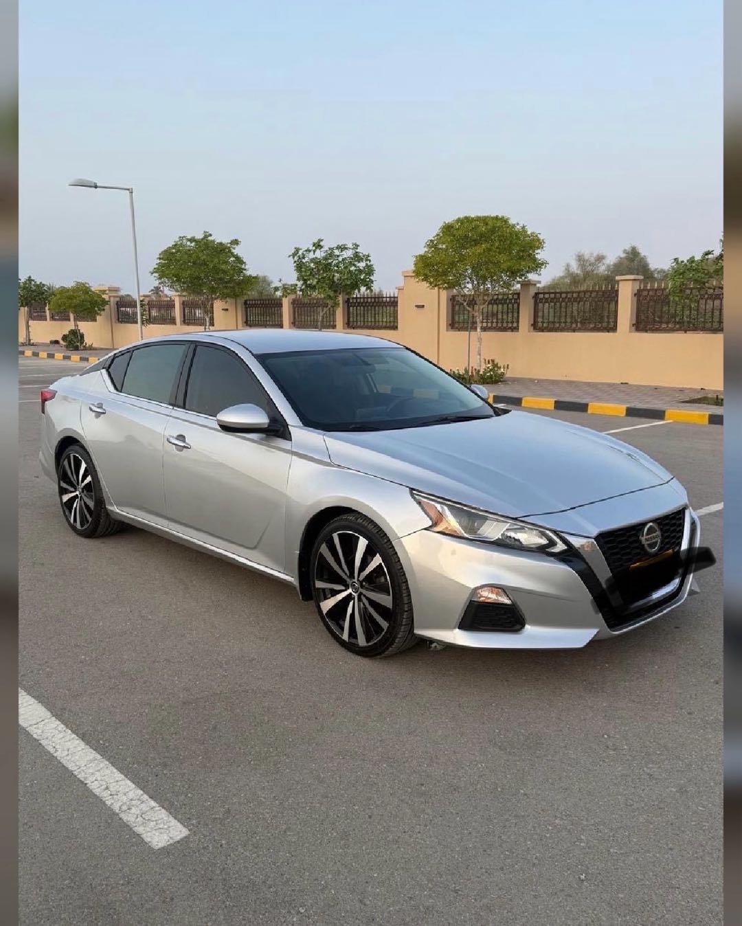 Car Image 2019 NISSAN ALTIMA SR