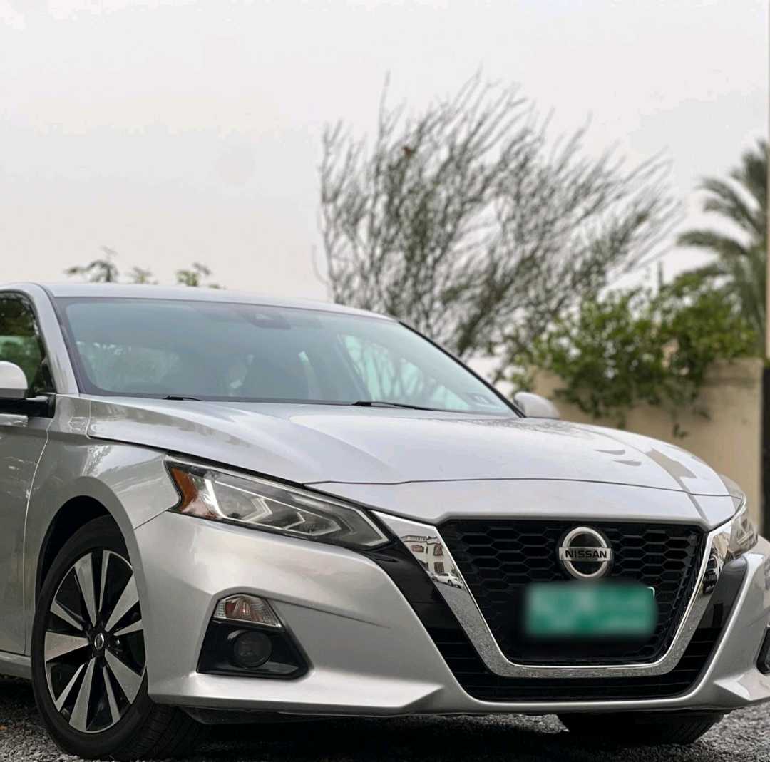 Car Image 2019 NISSAN ALTIMA SV