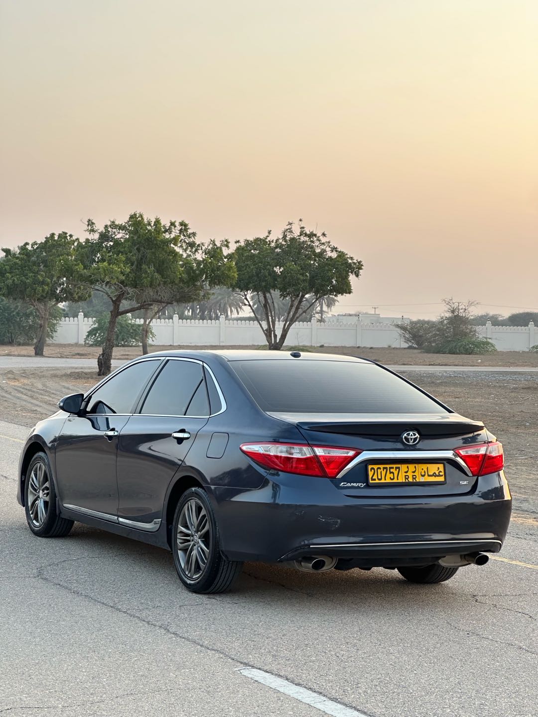 Car Image 2016 TOYOTA CAMRY SE