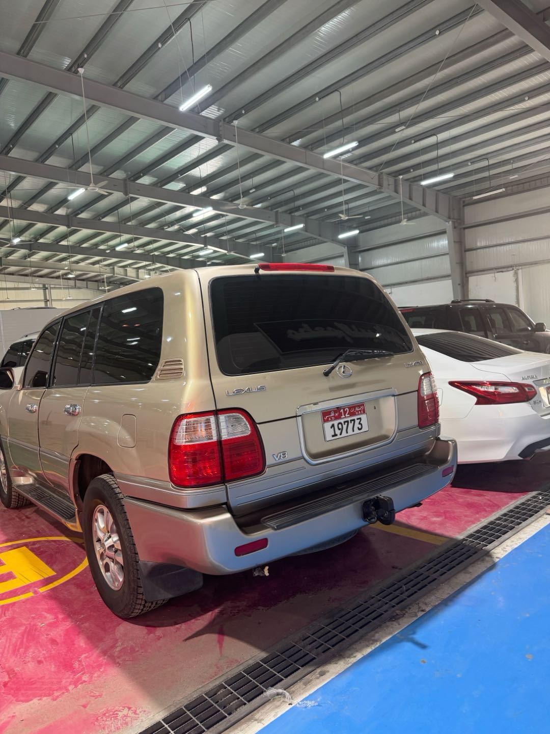 Car Image 2000 LEXUS LX 470
