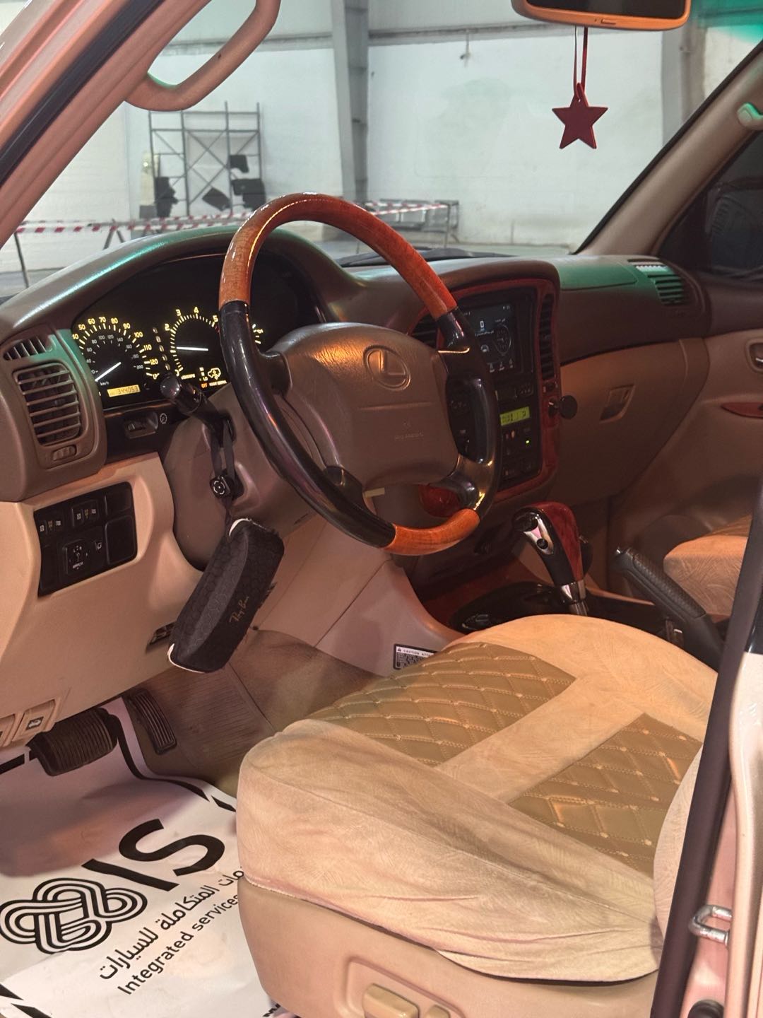 Car Image 2000 LEXUS LX 470