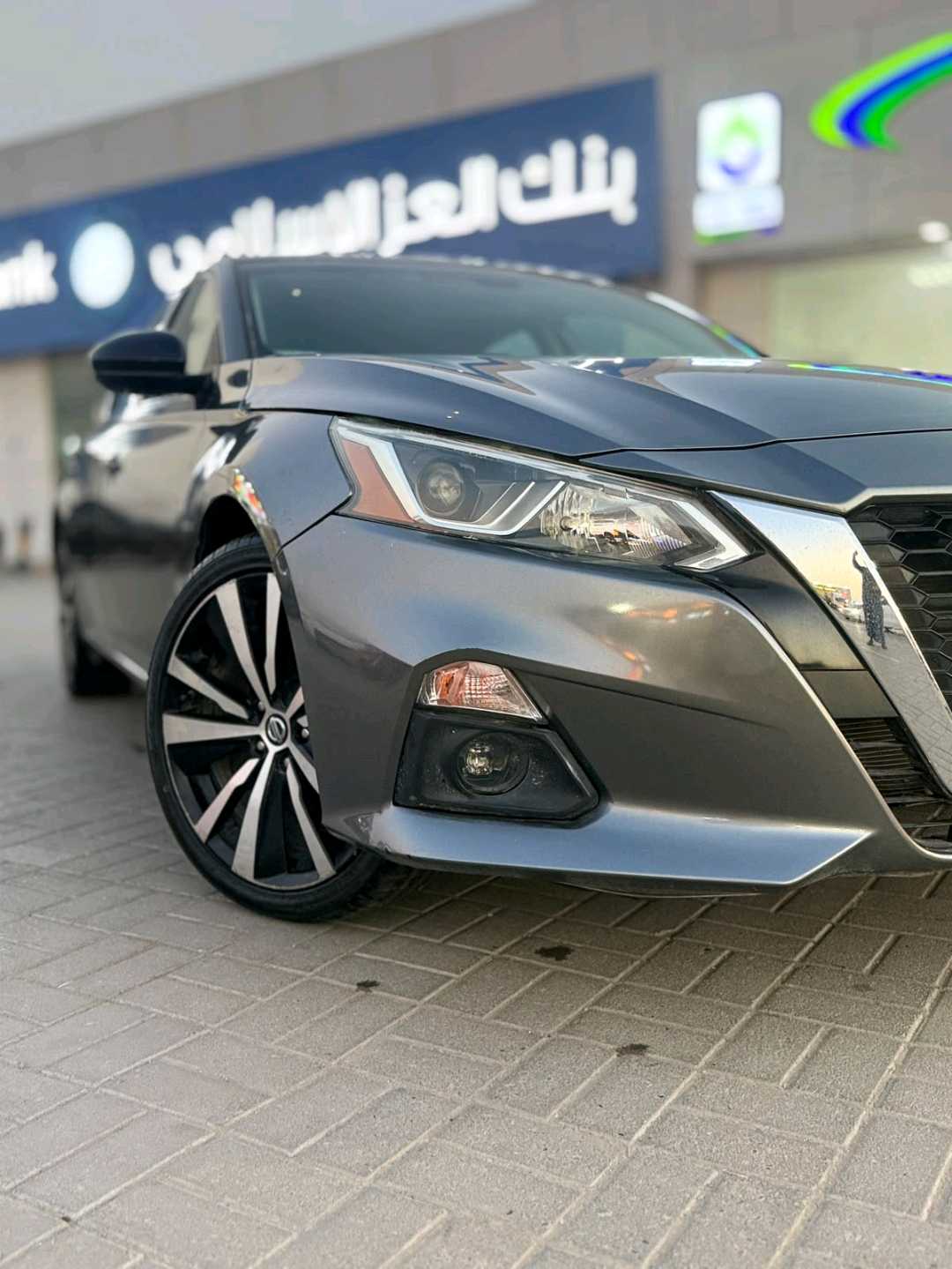 Car Image 2019 NISSAN ALTIMA SR