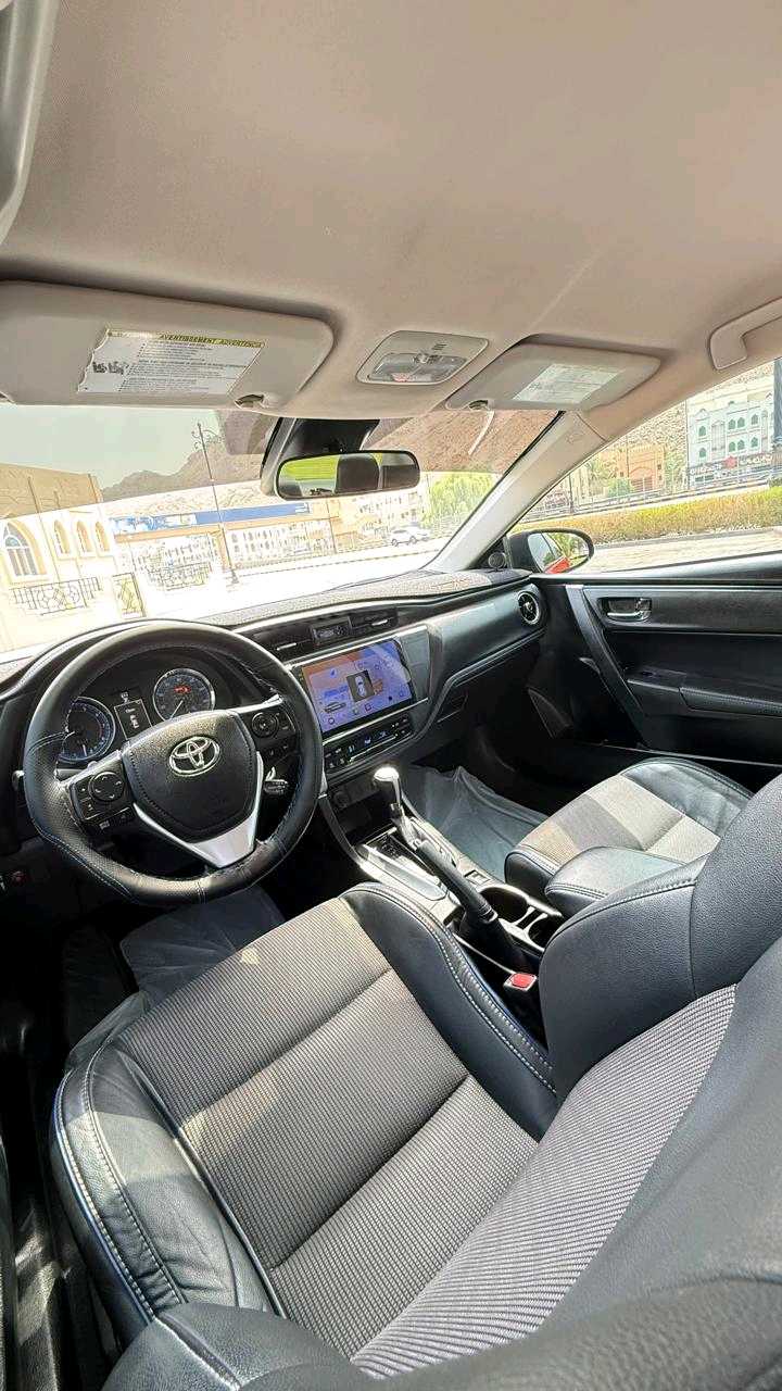 Car Image 2017 TOYOTA COROLLA SE