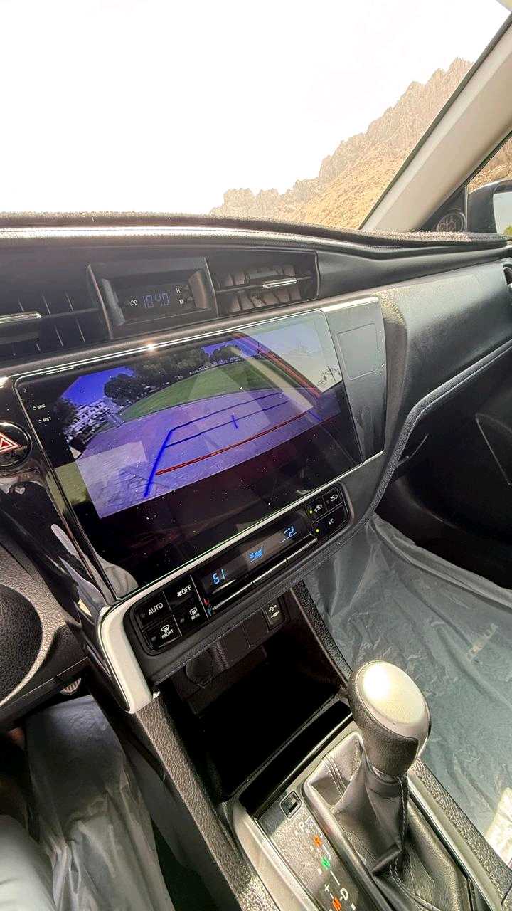 Car Image 2017 TOYOTA COROLLA SE